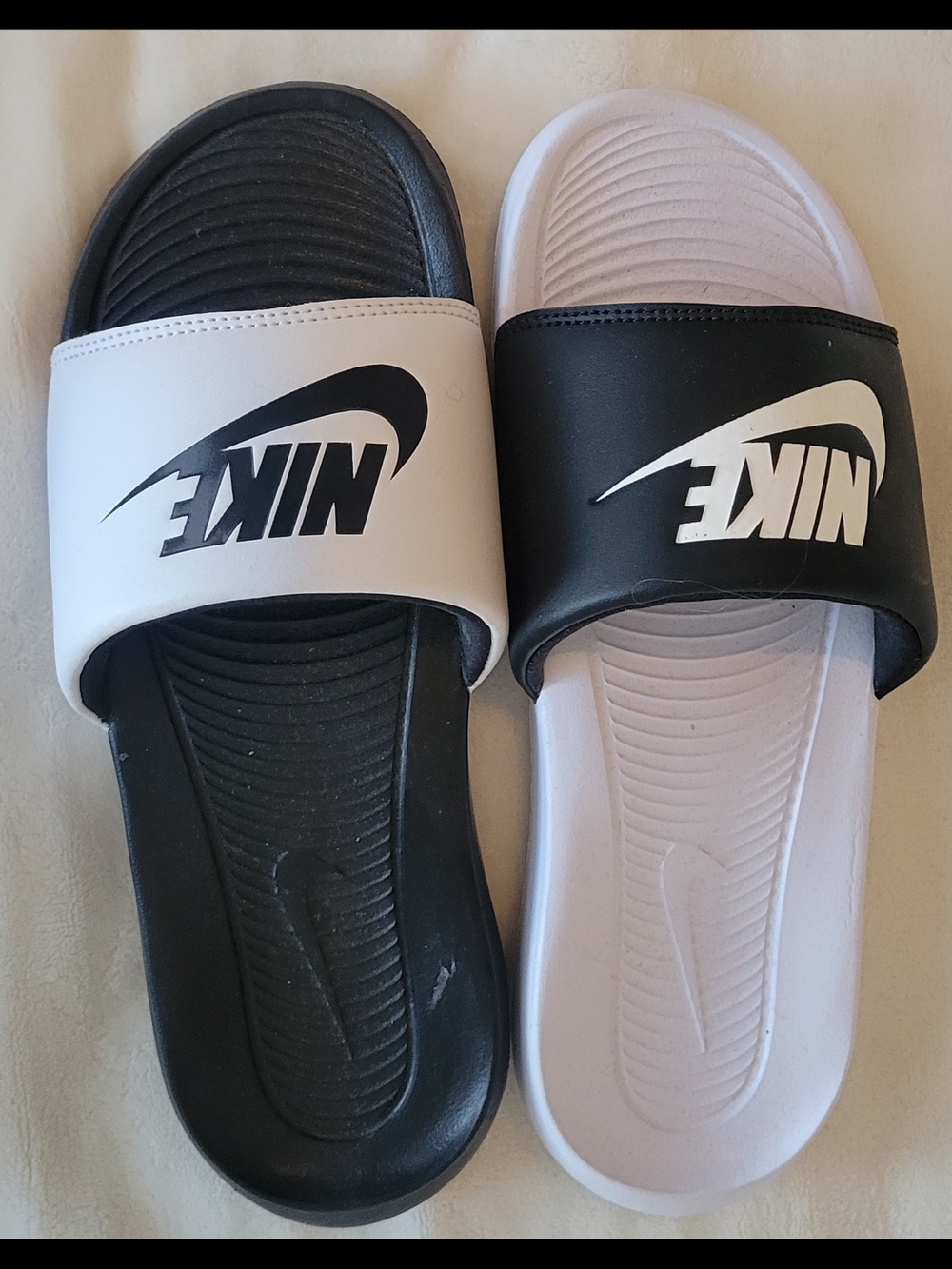 Nike Black & White Foam Slides.  Like New. Size US7.